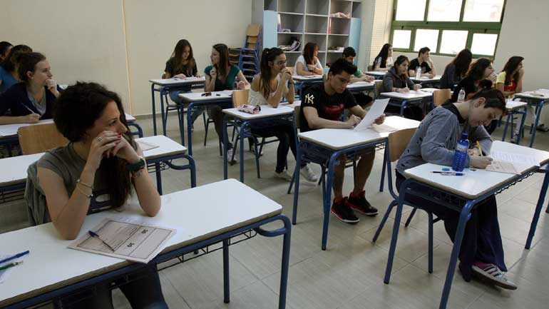 Με τα μαθήματα κατεύθυνσης συνεχίζονται σήμερα οι Πανελλαδικές